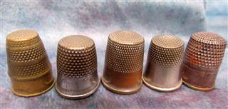 LARGE MIXED LOT OF 48 VINTAGE THIMBLES-MIXED METALS AND PLASTIC-SOME ADVERTISING